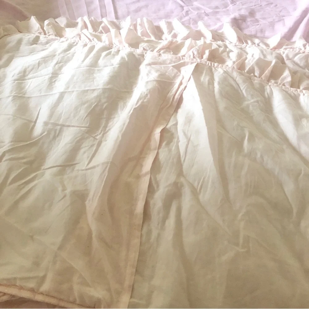 Linden Street King Comforter Wisteria Blush Pink Quilted Lightweight Romantic￼ ￼